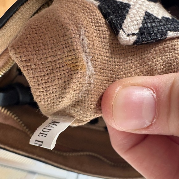 Spartina 449 Black and White Patterned Crossbody Bag With A Little Mark On Front - Picture 12 of 16